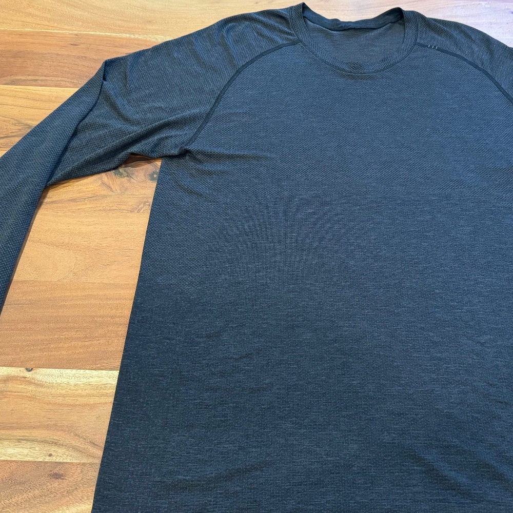 Lululemon Men’s Large Charcoal License to Train Long-Sleeve Shirt